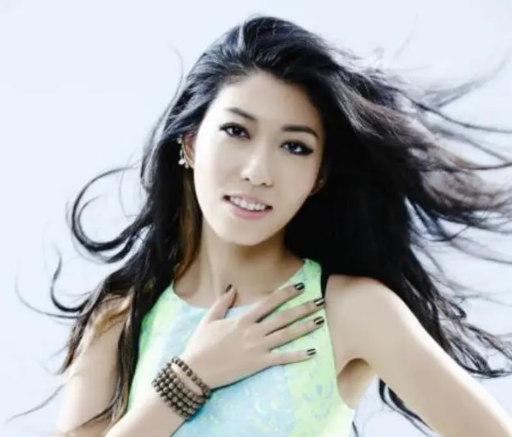 曲婉婷2套房被法拍,疑母亲赃款买房挂其名下,恋已婚市长遭分手