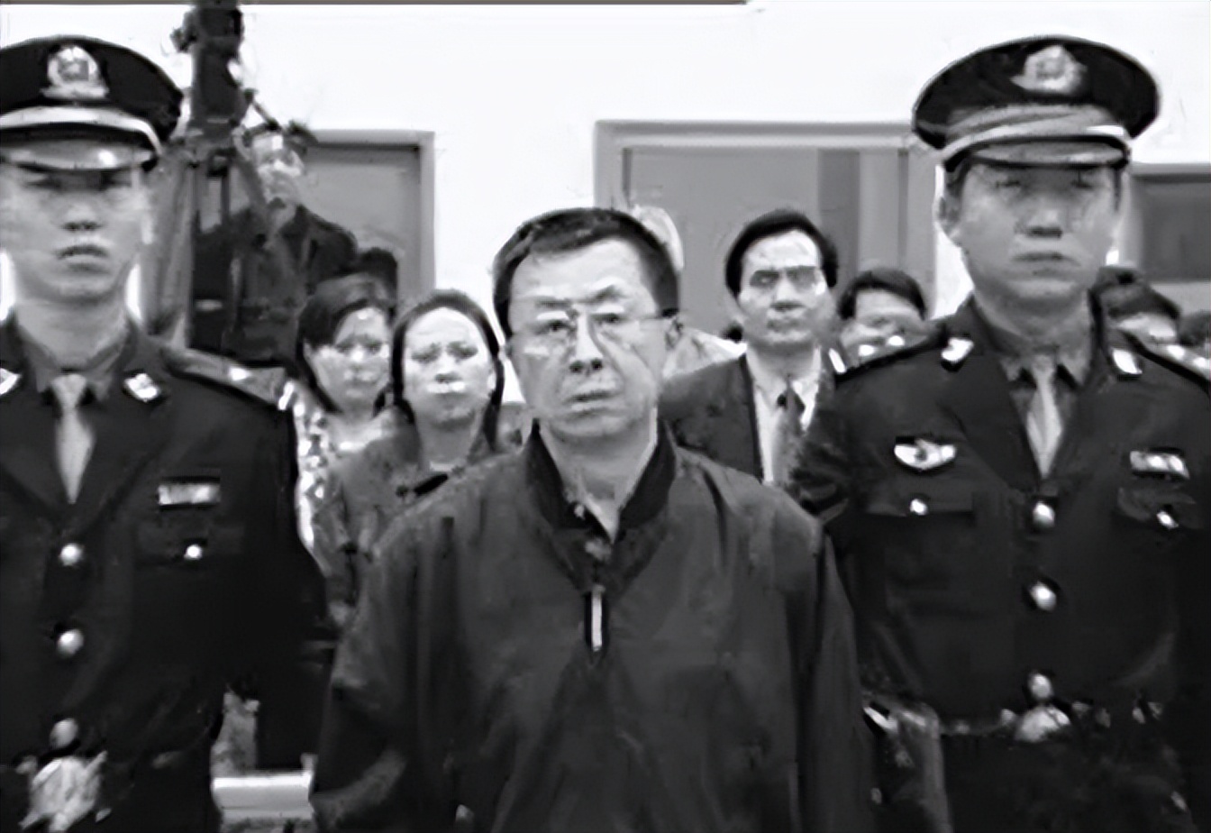 "红二代"李纪周,53岁任公安部副部长,59岁因收受贿赂被判死缓