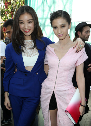 明星闺蜜合照暗藏多少"心机"?躲角度,晒p图,互相揭短不留情