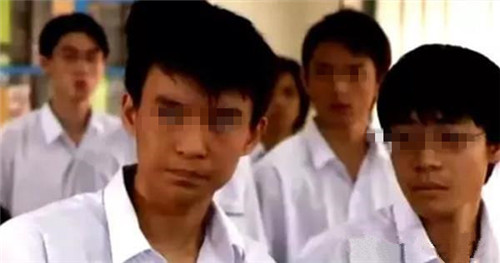 香港秀茂坪童党焚尸案:16岁男孩被14人毒打虐死,事后泼硫酸焚尸