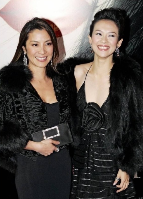 章子怡未祝福杨紫琼还投诉网友,只因当年"诈捐门"后者落井下石