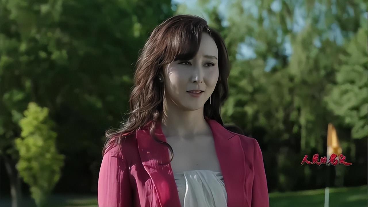 2017年,一部《人民的名义》,让时年近40岁的胡静又火了起来,从而让