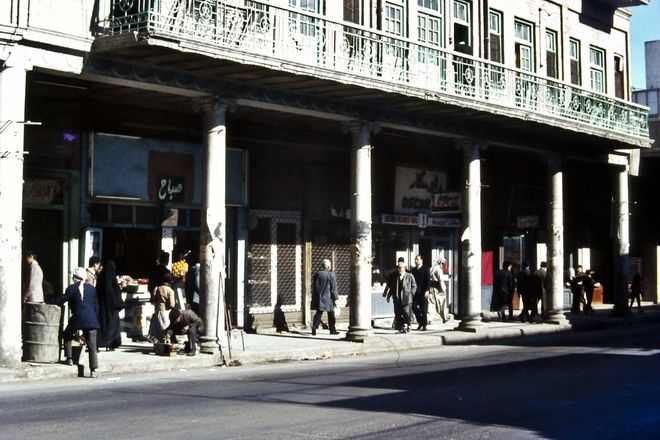 老照片 1972年伊拉克首都巴格达的繁荣生活 汽车已进入家庭