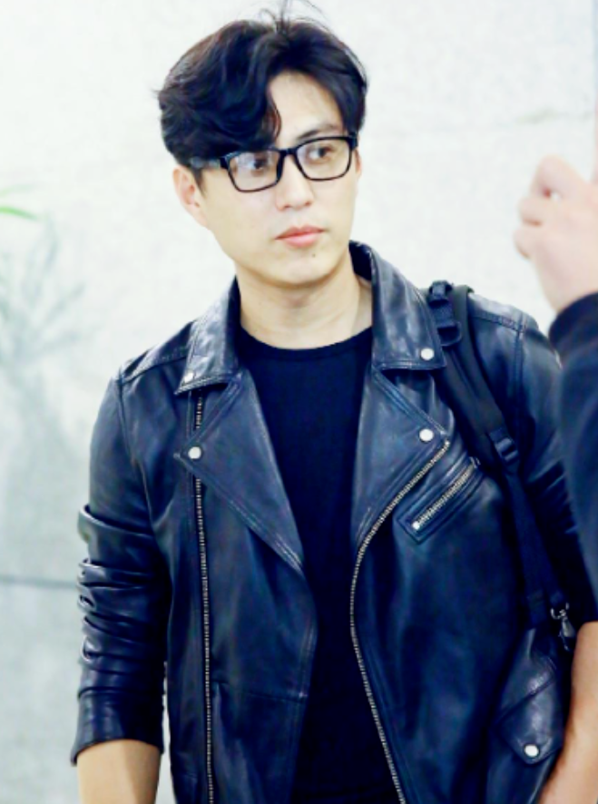 靳东家庭聚会照!亲妹身材高挑和他共用一张脸,外甥女五官细致