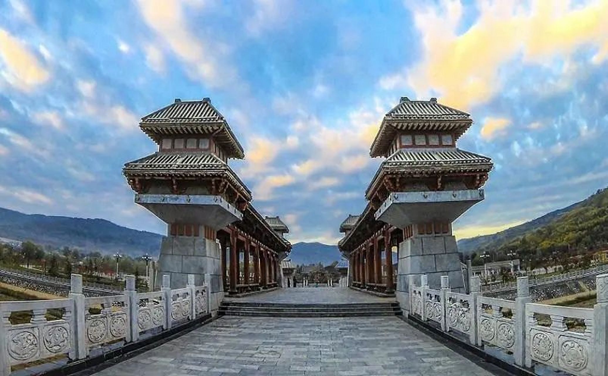 郑州黄帝故里,这里不仅是中华文化的发源地,也是寻根问祖的圣地.