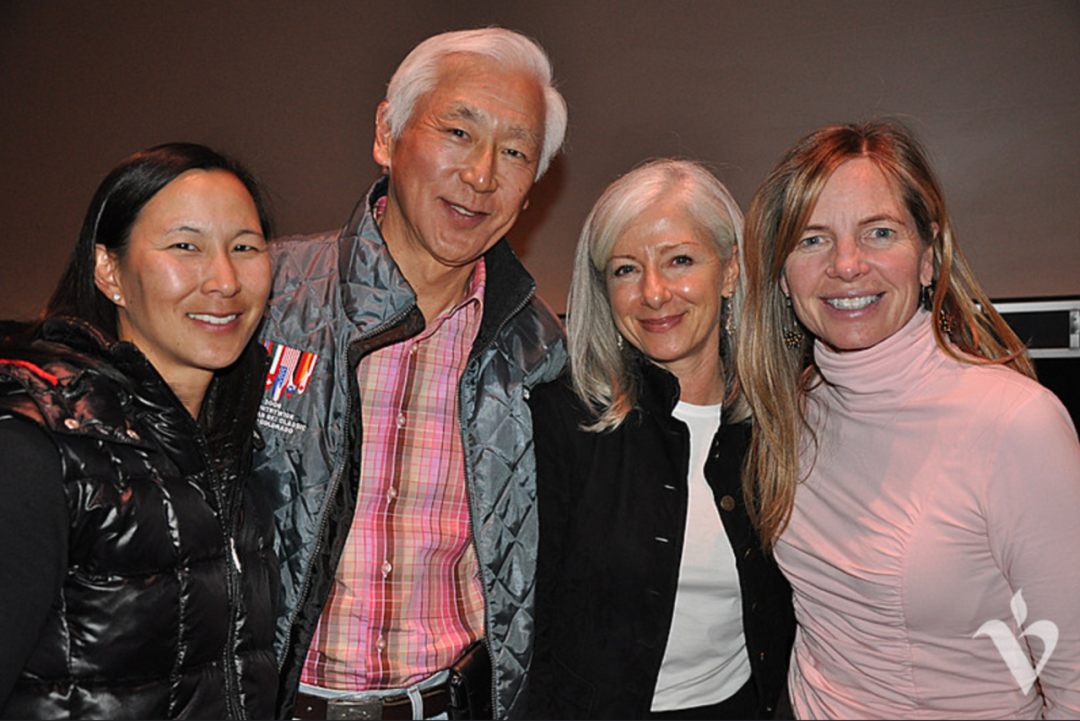 图:左起第一位是kristin对于四个子女,唐骝千重视教育,能力的培养,但