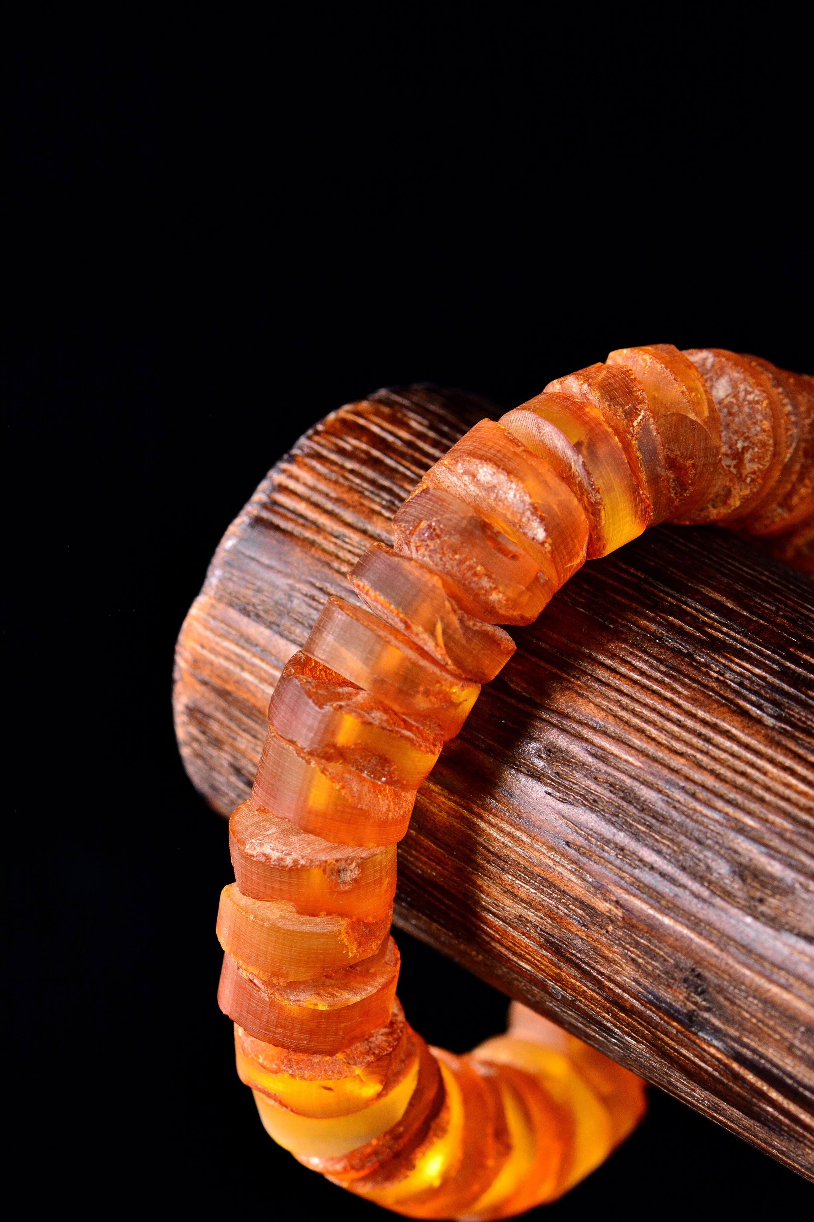 市场价格一路飙升的琥珀蜜蜡,收藏价值如何?