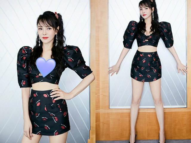 伊能静真美!扎渐变双马尾同框小21岁张含韵,穿少女短裙像同龄人