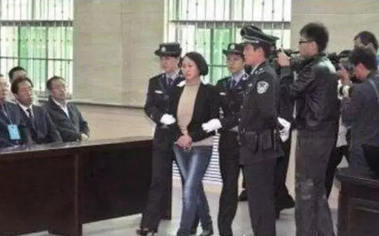 纪实:大连"小贪官"孔昊:敛财过亿,酷爱包养小鲜肉,被判无期