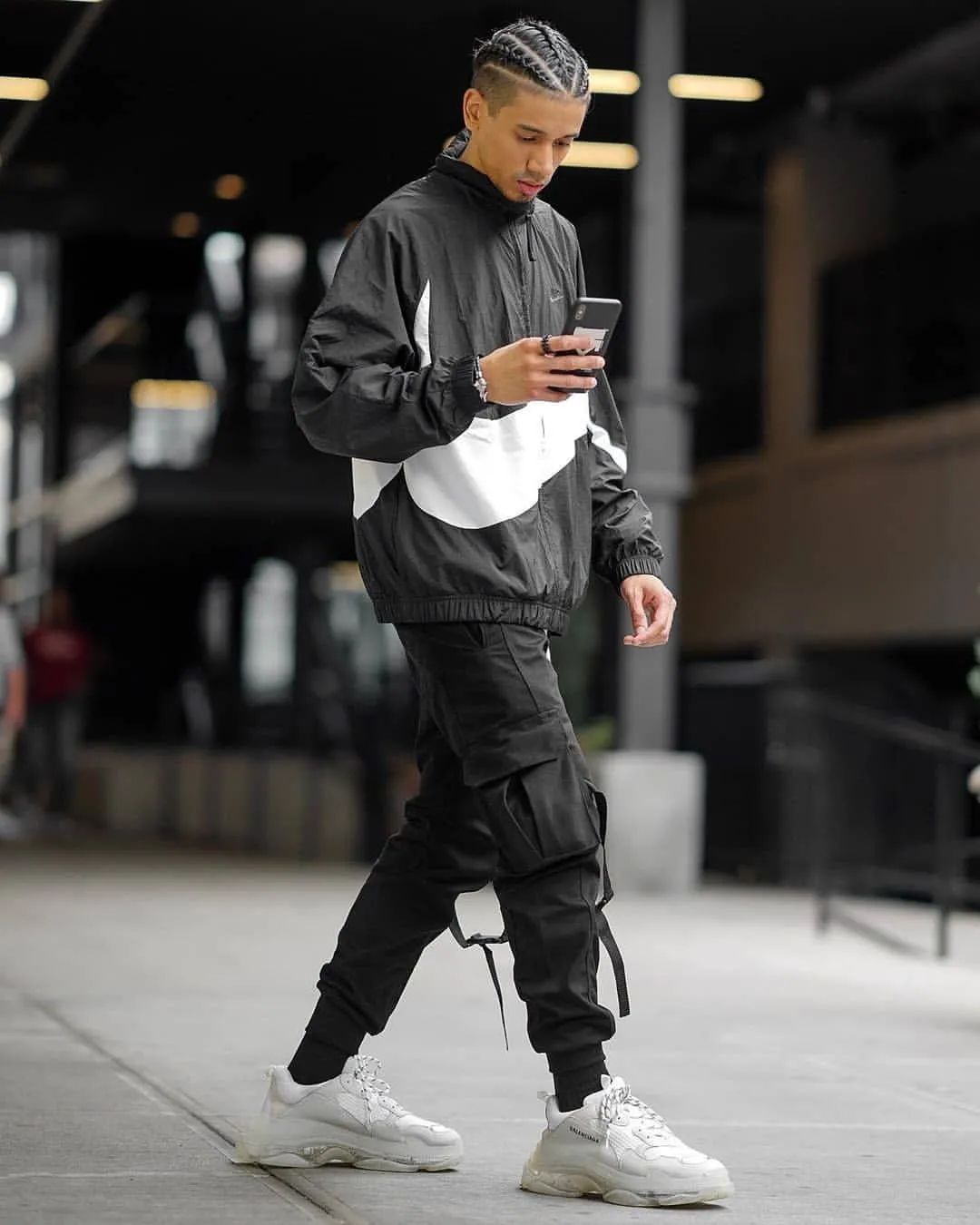 束脚裤 运动鞋,很流行的穿法!减龄又时髦,年过40也可以这样穿