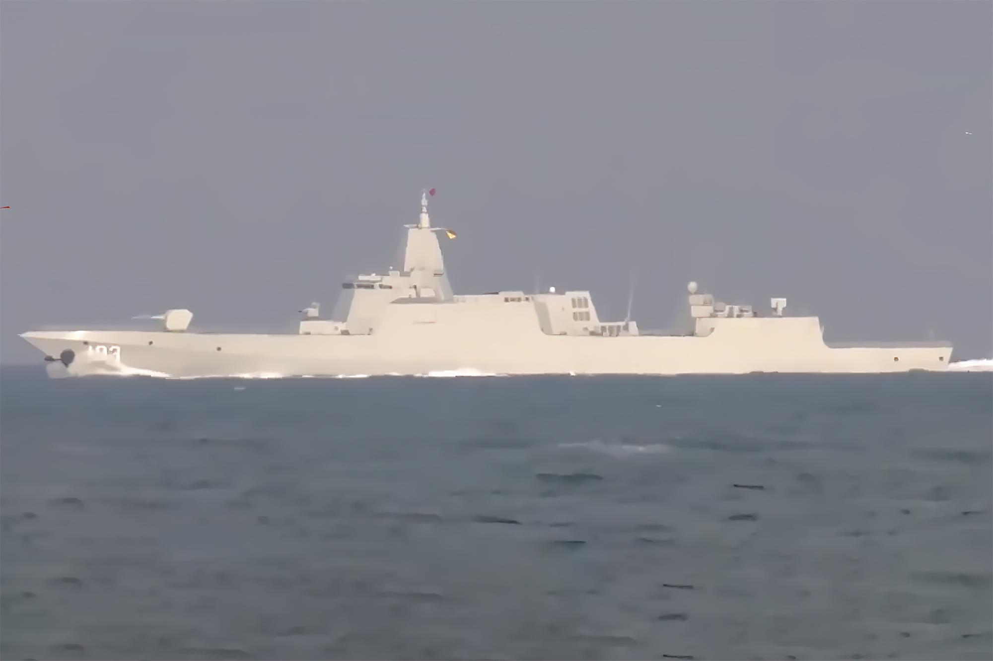 可携带飞行鱼雷,美军反潜机抵近侦察,055大驱鞍山舰形成战斗力