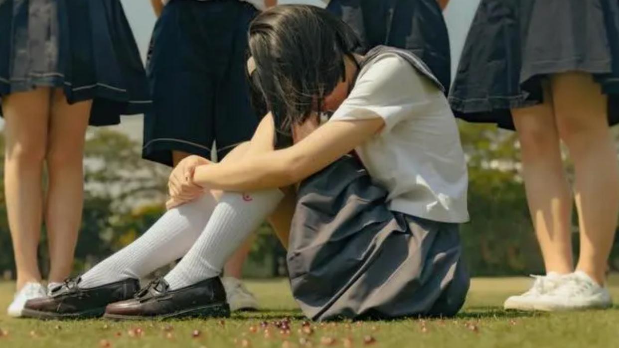 重庆一初中女生遭多人打骂扇耳光,父亲:不和解,为女儿找回尊严