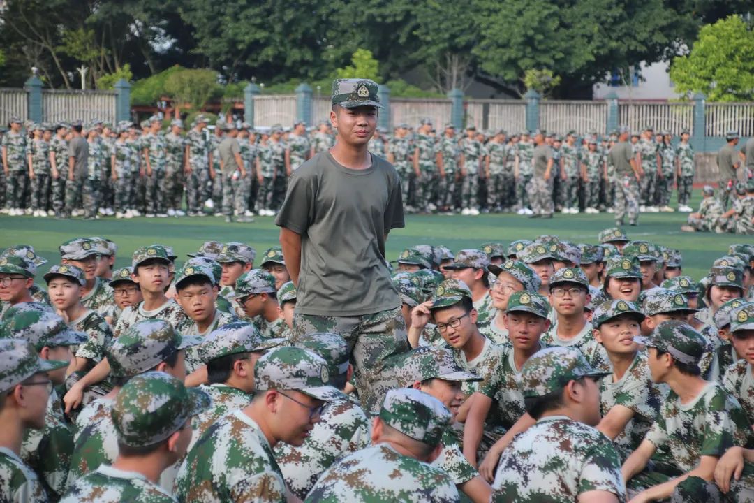 军姿飒爽 青春飞扬——邻水二中高2021级新生军训剪影