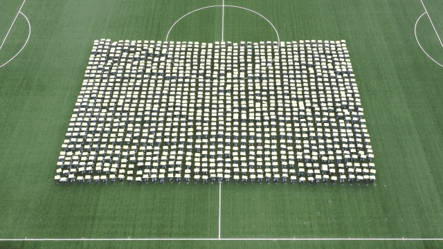 |太燃!武汉大学生整齐划一,致敬抗疫英雄