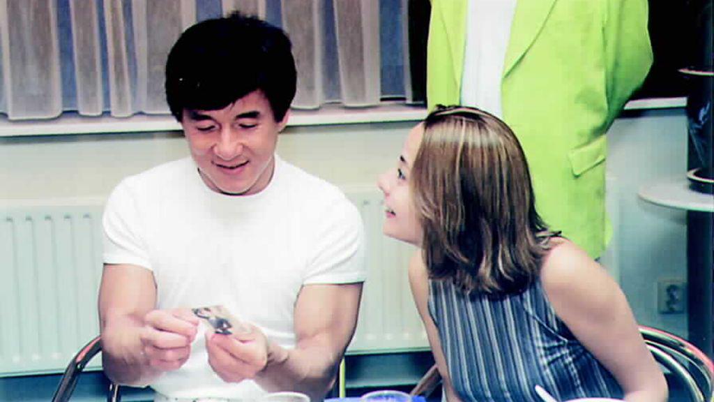 成龙首位女徒弟法拉美穗,爆红后引退17年下落成谜