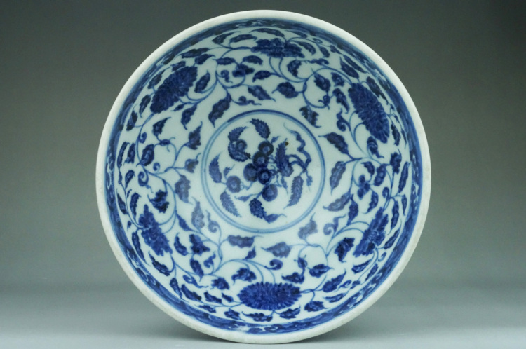 收藏家研修院:明永乐青花菊瓣纹鸡心碗