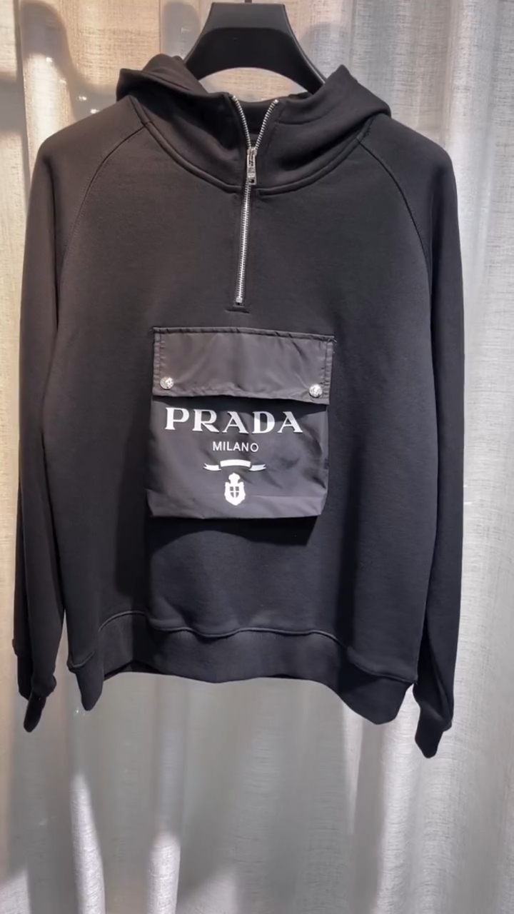 普拉达连帽卫衣,经典大口袋设计让人眼前一亮帅气