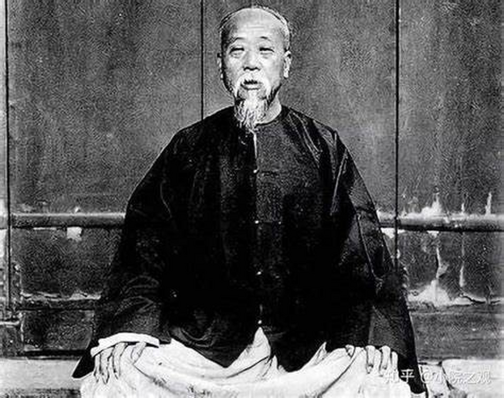 1868年,大太监安德海迎娶19岁京城名旦马赛花,百官庆贺,慈禧还赏赐