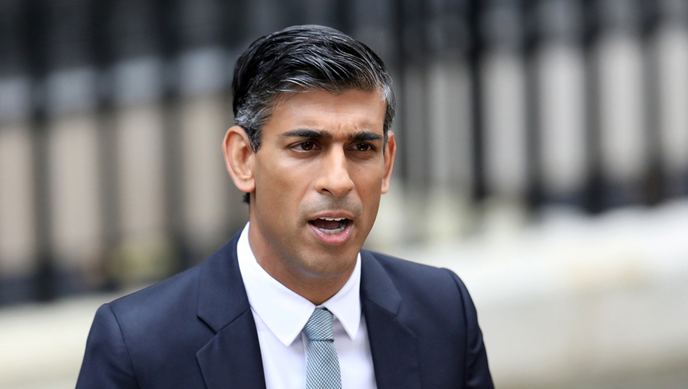 英叫嚣要部署军舰重返亚洲,阻止中国统一,24小时内中国两次警告