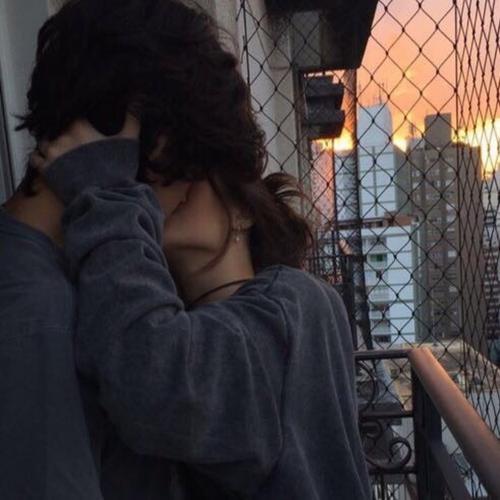 情侣接吻时,无论多恩爱也别吻"这里",为了健康,不妨看看