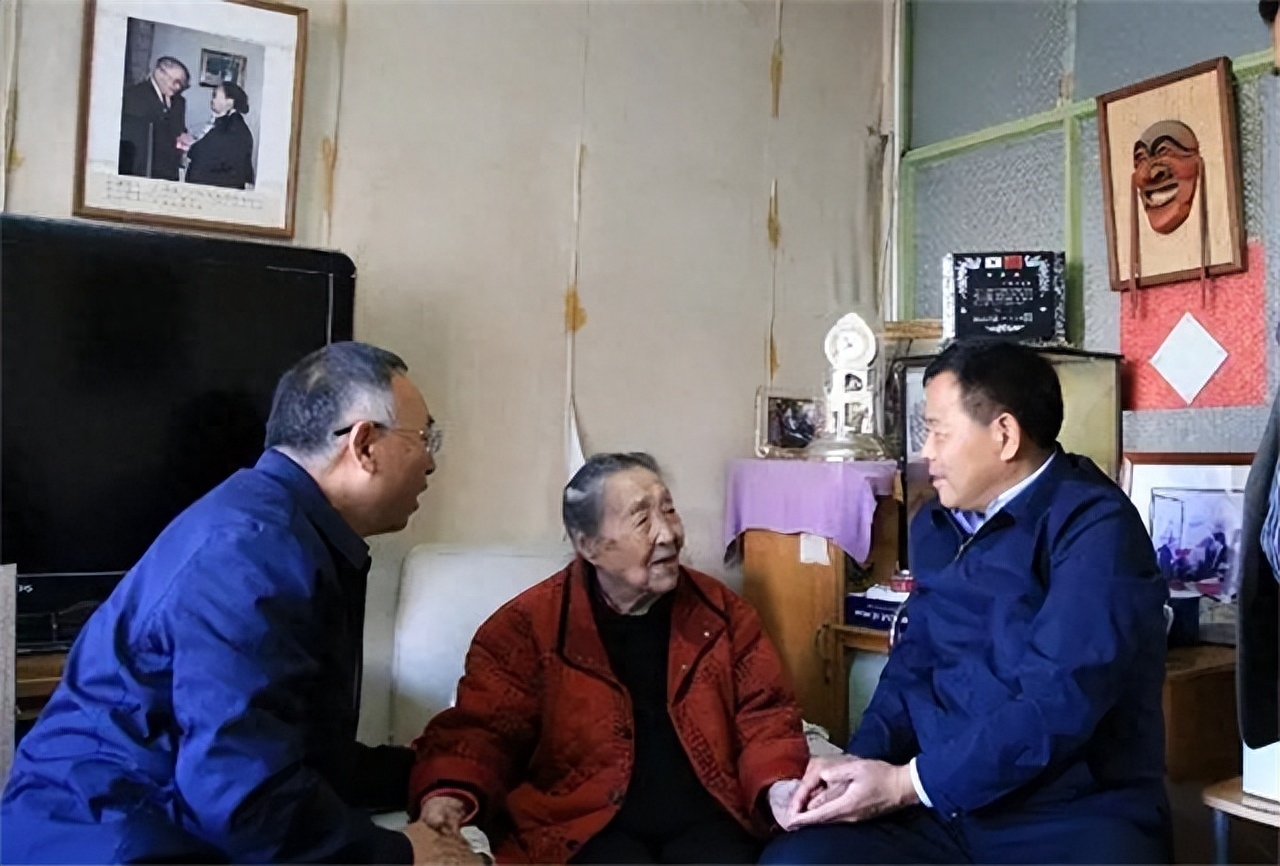 政协委员孔德懋:唯一留在大陆的孔子嫡裔,末代衍圣公二姐