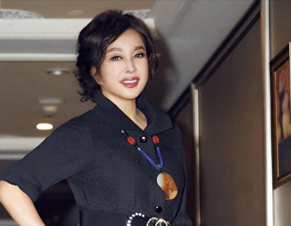 刘晓庆:固守青春的伪装者