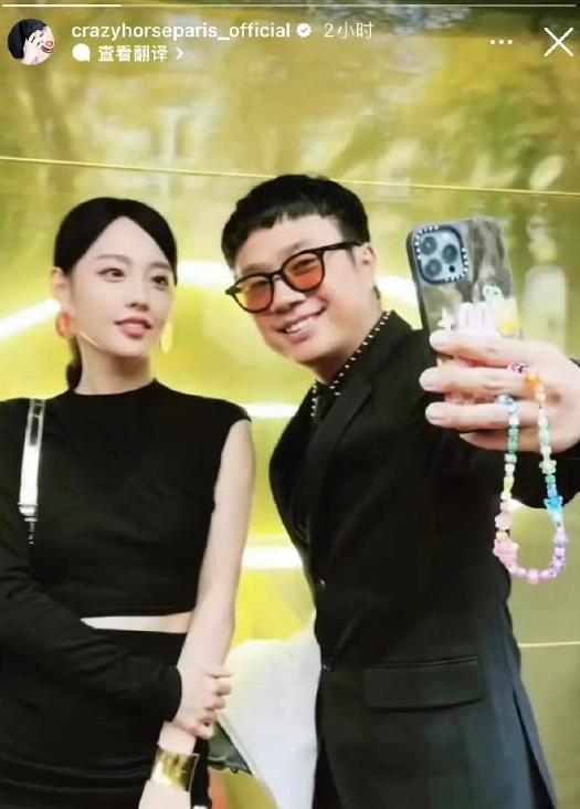 疯马秀官方晒与张嘉倪合影!开心合照毫不避讳,影响恶劣恐凉凉