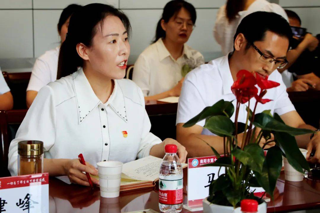 南阳市人大副主任高贤信莅临市第十三中学调研