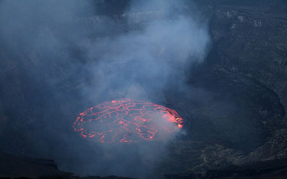 俄罗斯勘察加边疆区希韦卢奇火山喷发的火山灰柱高达海拔45千米