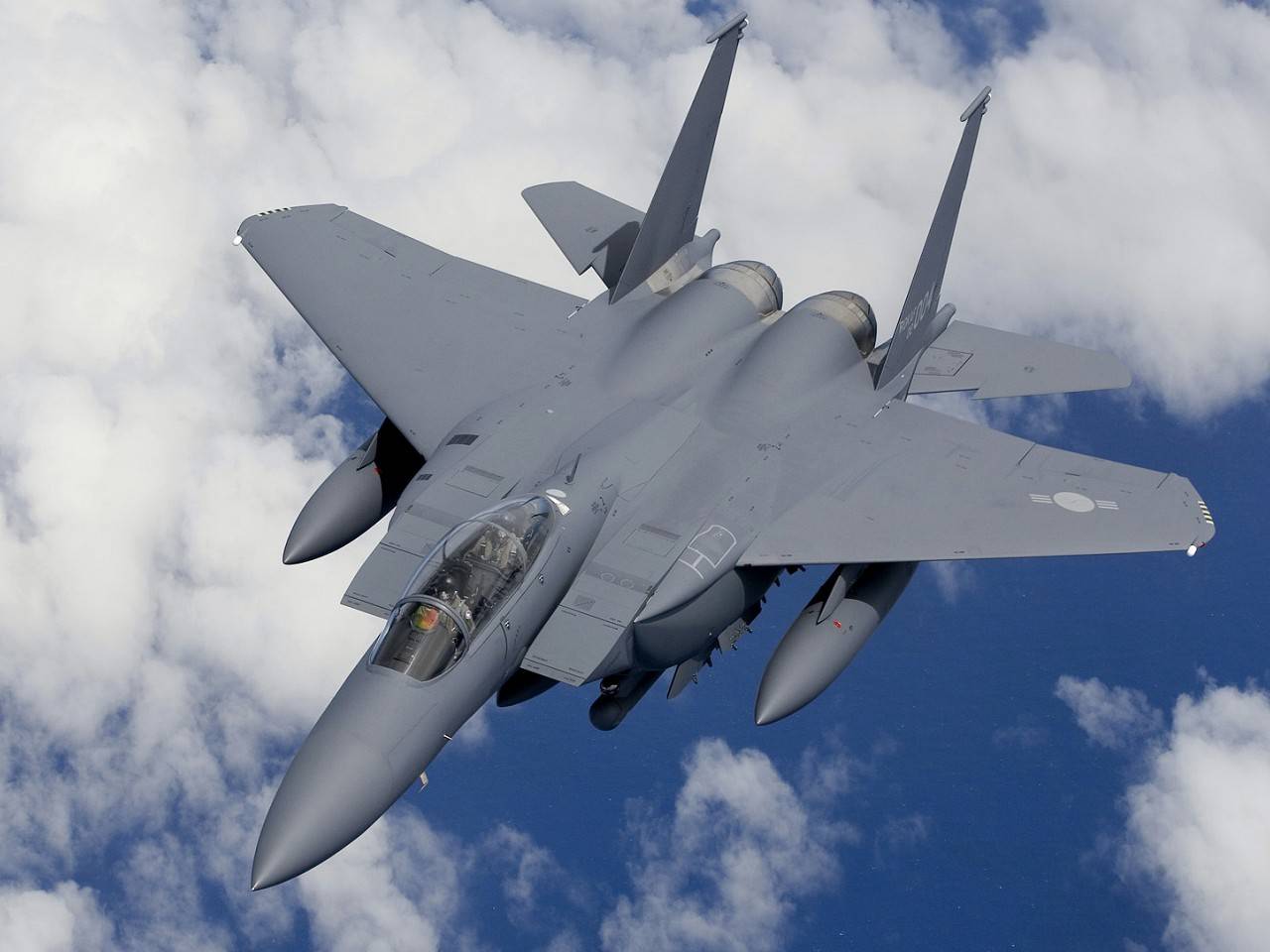 我国歼-16战斗机,和周边重型战斗机相比,性能有什么差别?