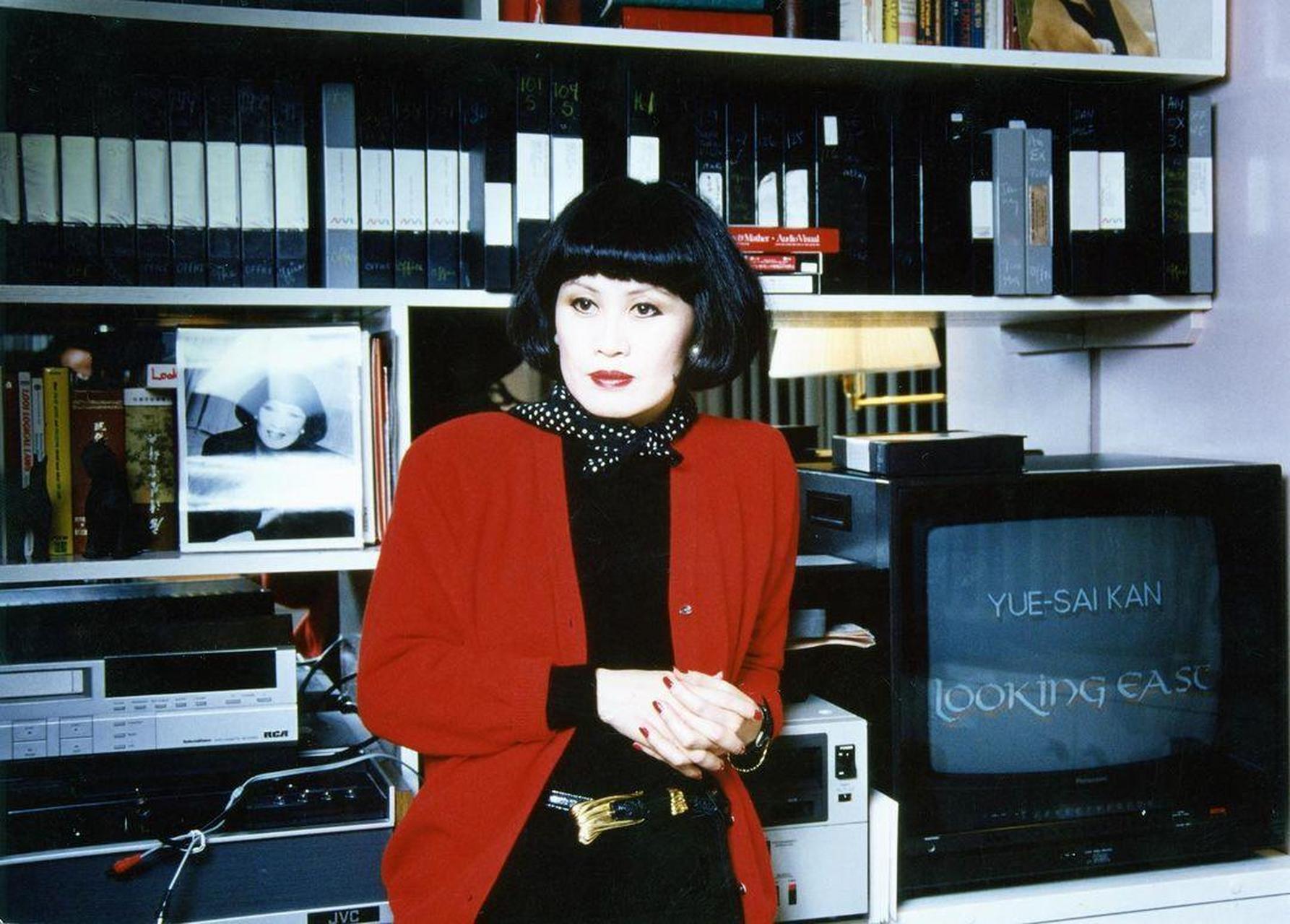 73岁靳羽西公开恋情,十指紧扣秀恩爱,男友高大帅气显年轻 8月6日,著名