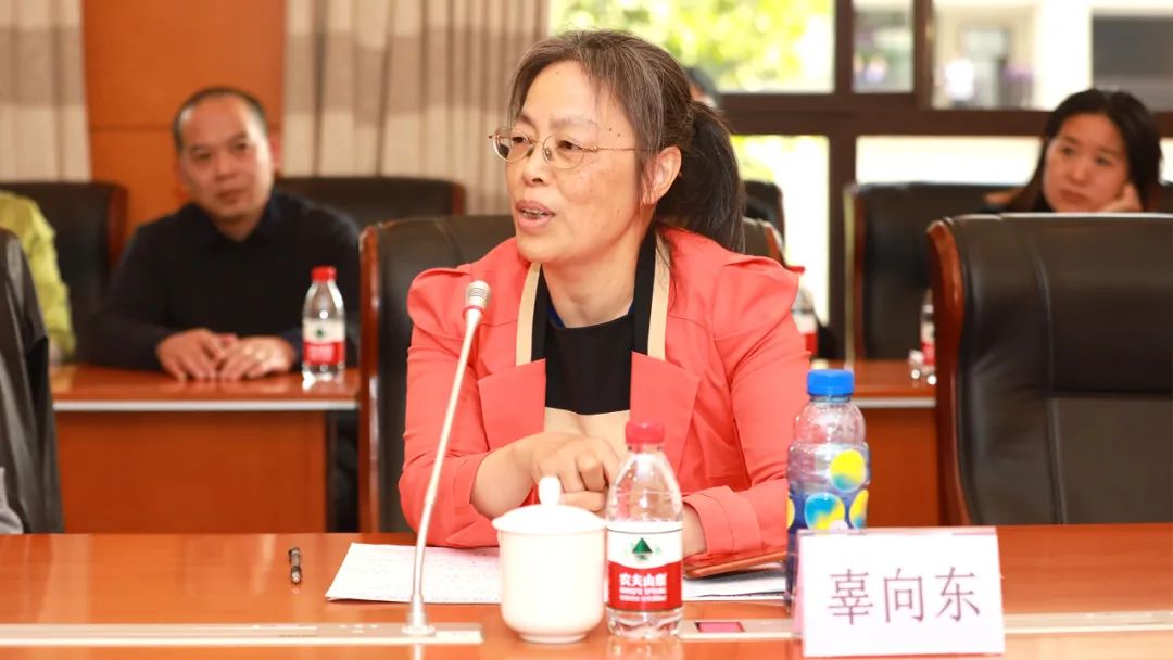 重庆巴蜀中学:英语双师课堂"以说促写"教学策略研究开题