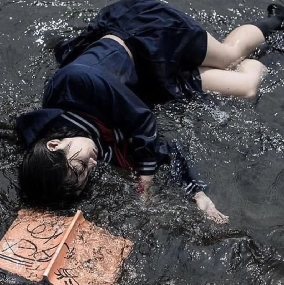 百看不厌的背影女生头像