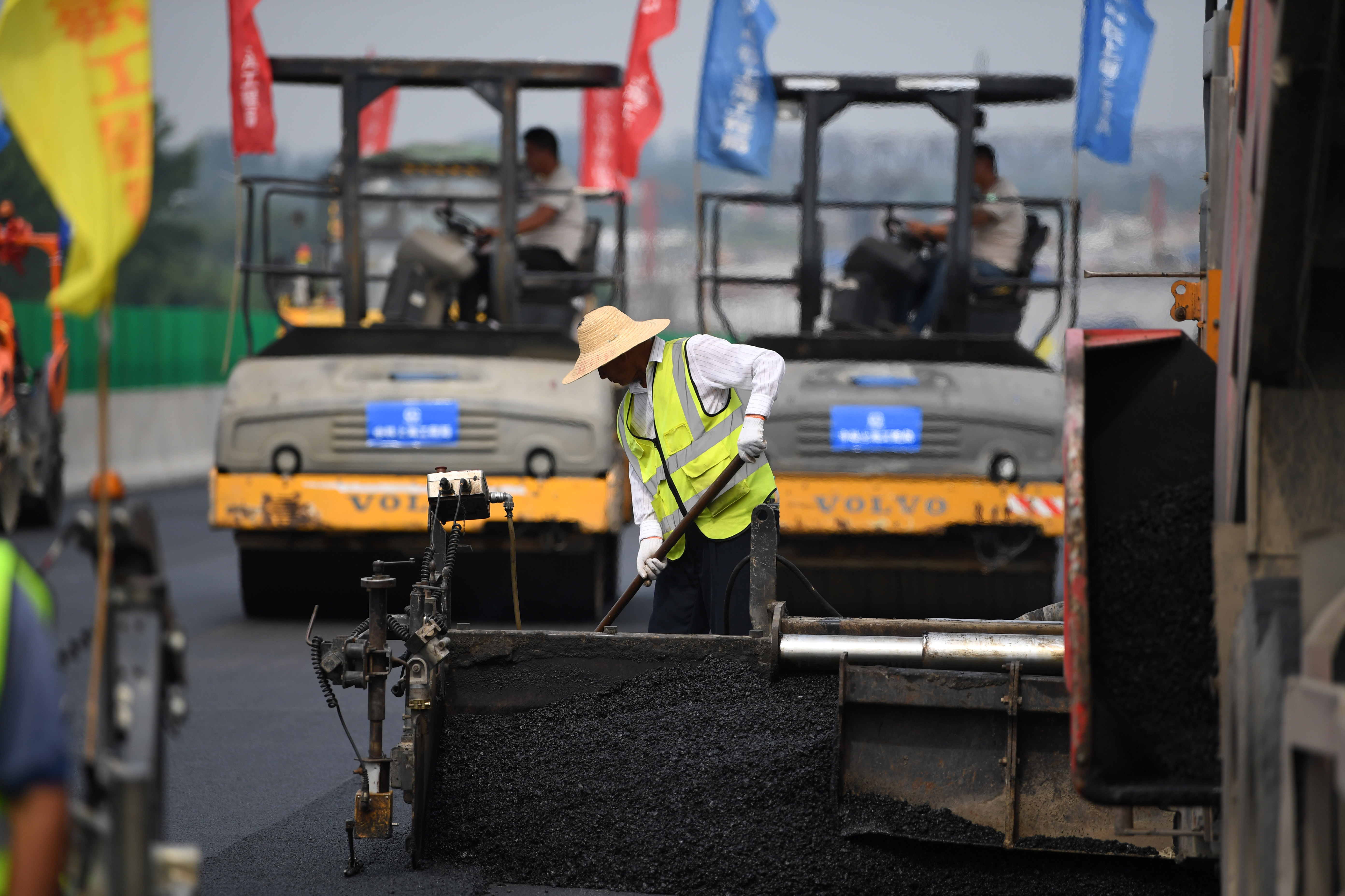 商合杭铁路芜湖长江公铁大桥公路桥桥面铺装全面完工