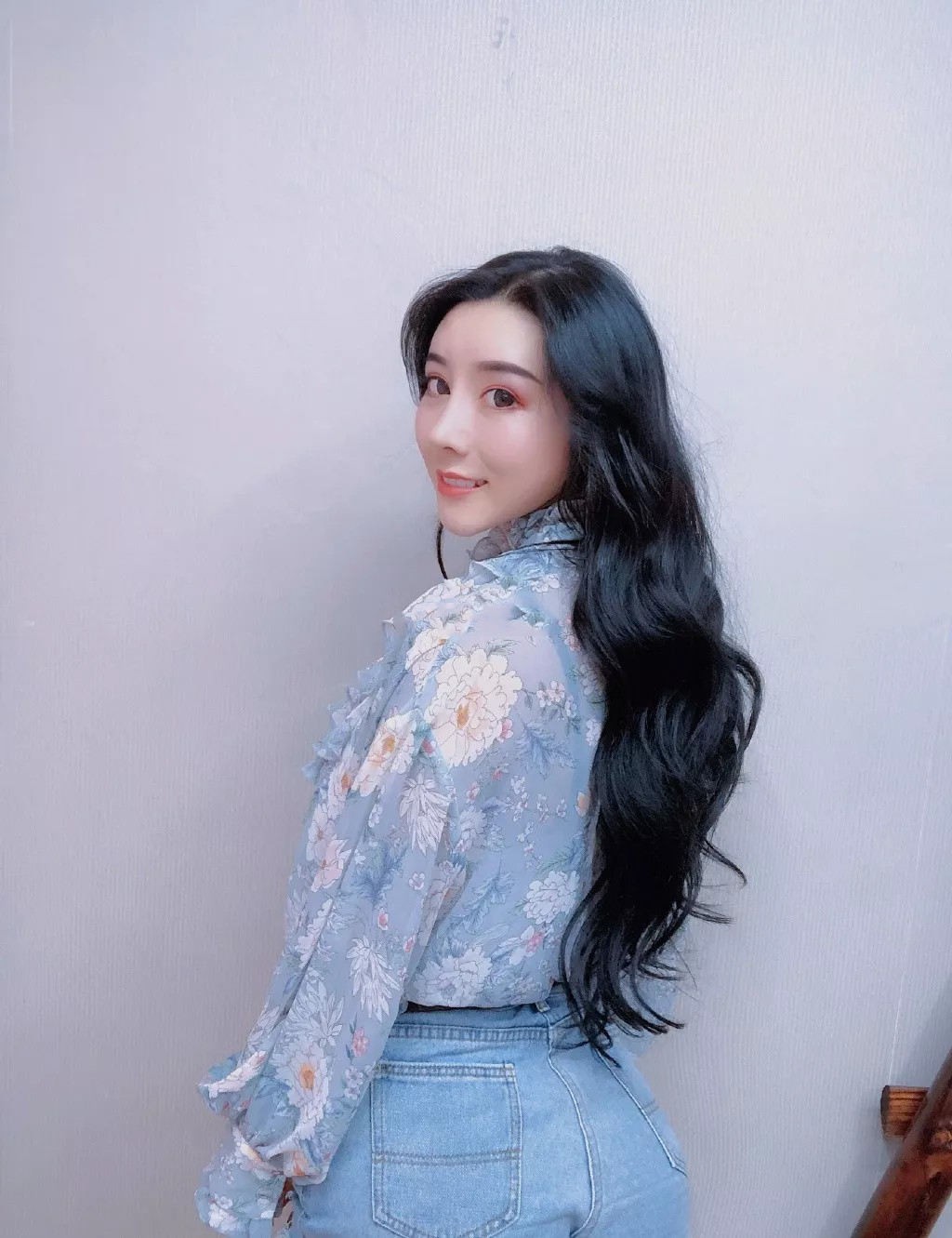 130斤"微胖女神"刘太阳,身材紧致,女人味十足,微胖也挺美的