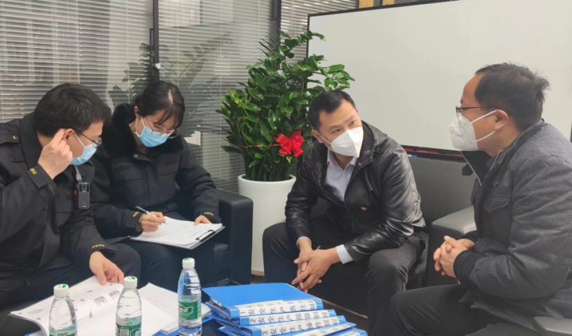 朝阳区应急管理局副局长王鹏一行到酒仙桥街道开展安全生产调研检查