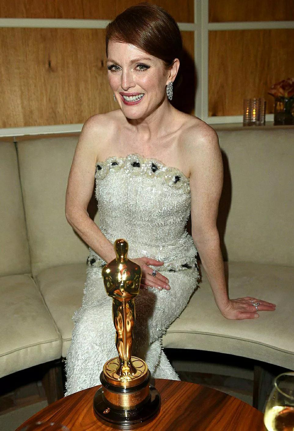 60岁大满贯影后朱丽安·摩尔坦承:她丈夫讨厌她拍摄性爱镜头