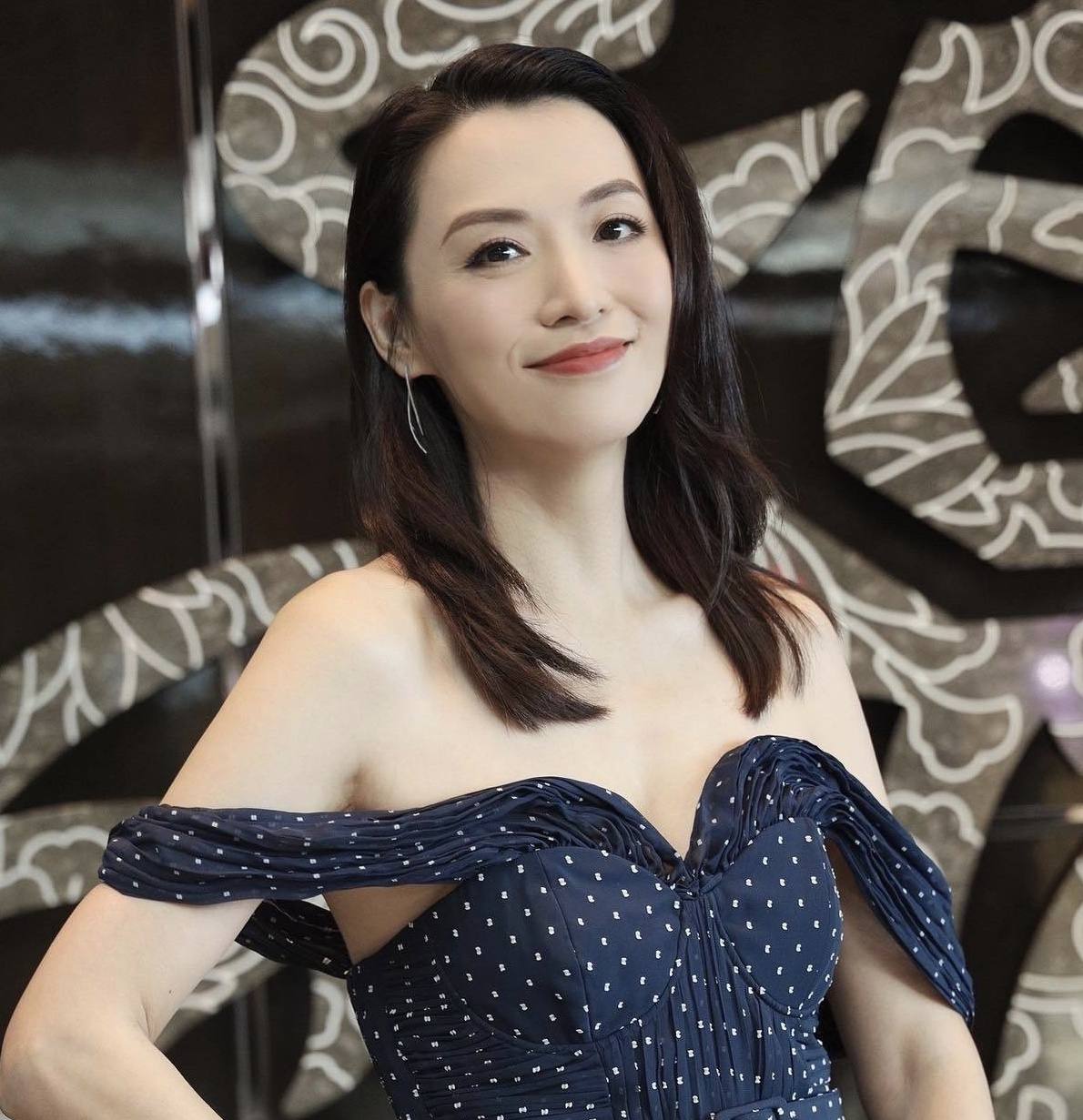 恭喜tvb知名女星陈炜正式入纸结婚宣布将在下月举办注册仪式