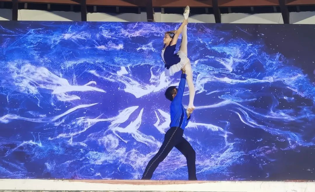 杂技《双人技巧》,惊心动魄,扣人心弦.