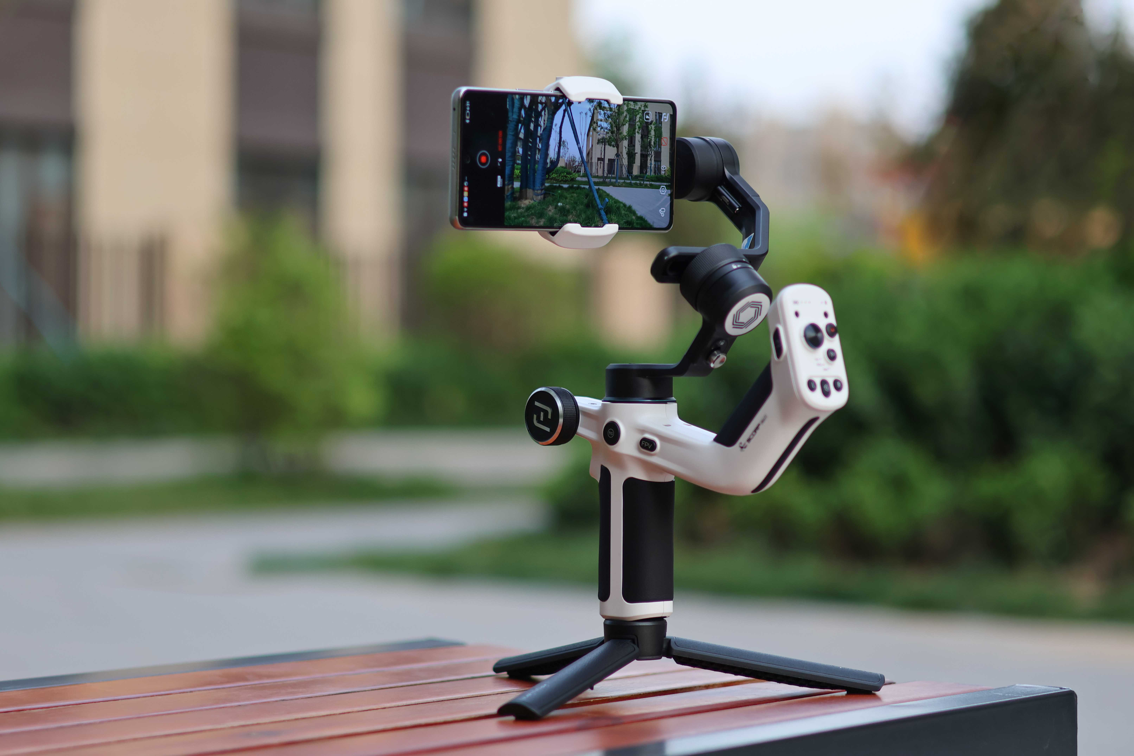 当之无愧的手机稳定器机皇,飞宇scorp mini p稳定器评测