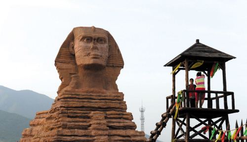 石家庄一奇葩建筑,造型似是一埃及知名建筑,曾被联合国控告申诉