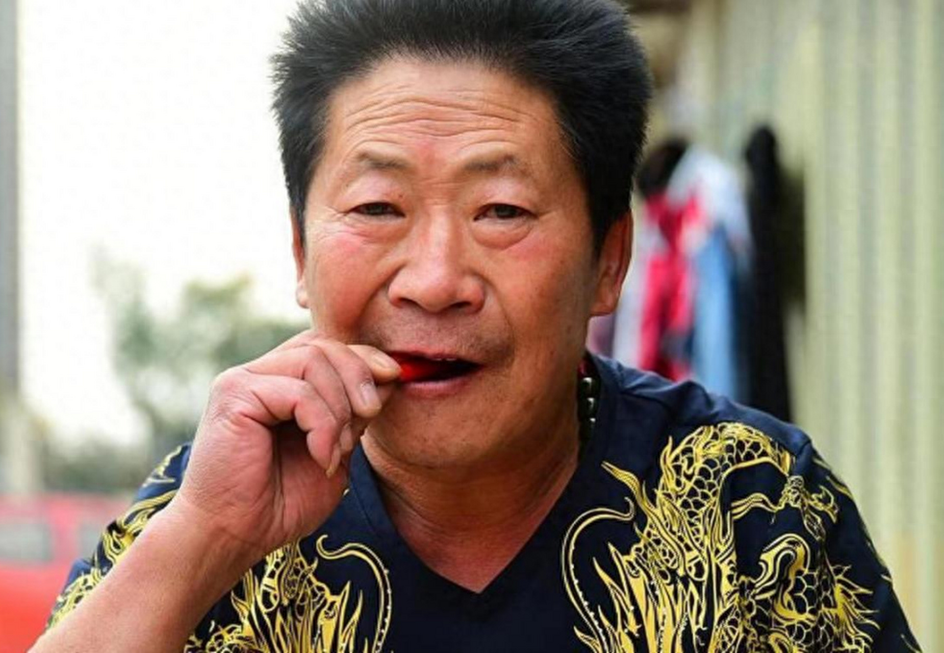 中国"辣王"李永志:5斤辣椒配白酒吃了38年,如今下场凄惨!
