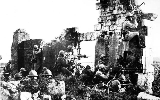 百日攻势,40万德军成俘虏,密密麻麻像"蚂蚁"