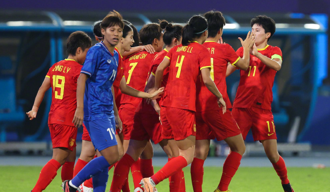 爆冷不敌日本二队,中国女足究竟输在哪?名记点名:离开国家队