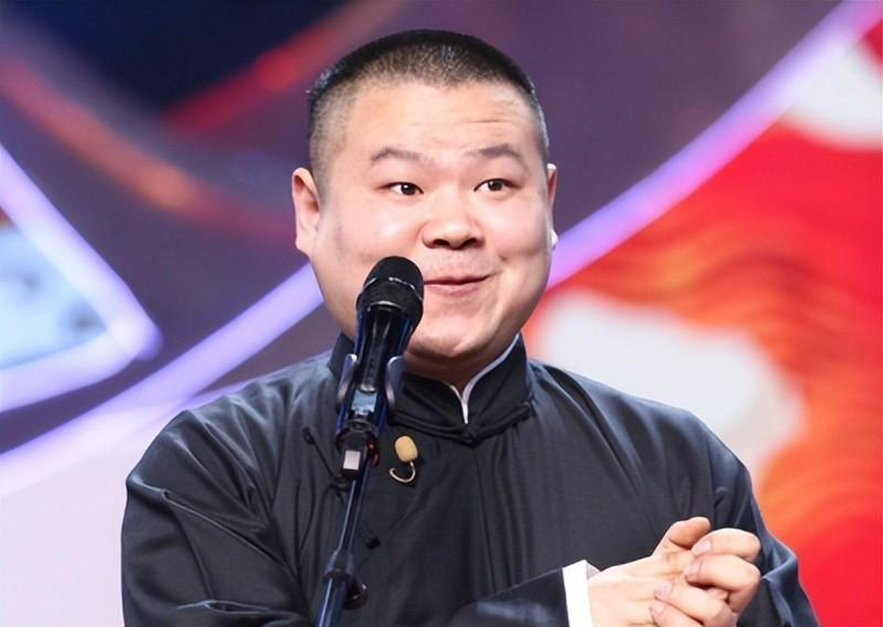 2021年,德云社发"年终奖",岳云鹏拿到80万现金,以及1250克的金条,这么