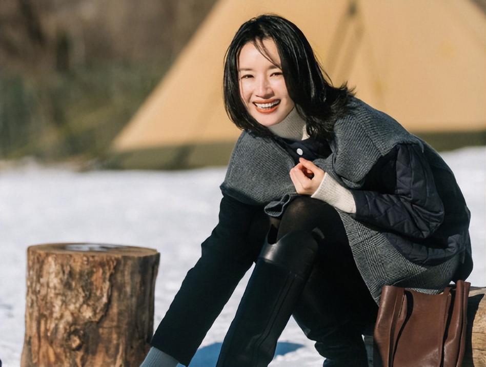 董洁前任王大治近况曝光:和妻子女儿一同购房,妻子年轻女儿可爱