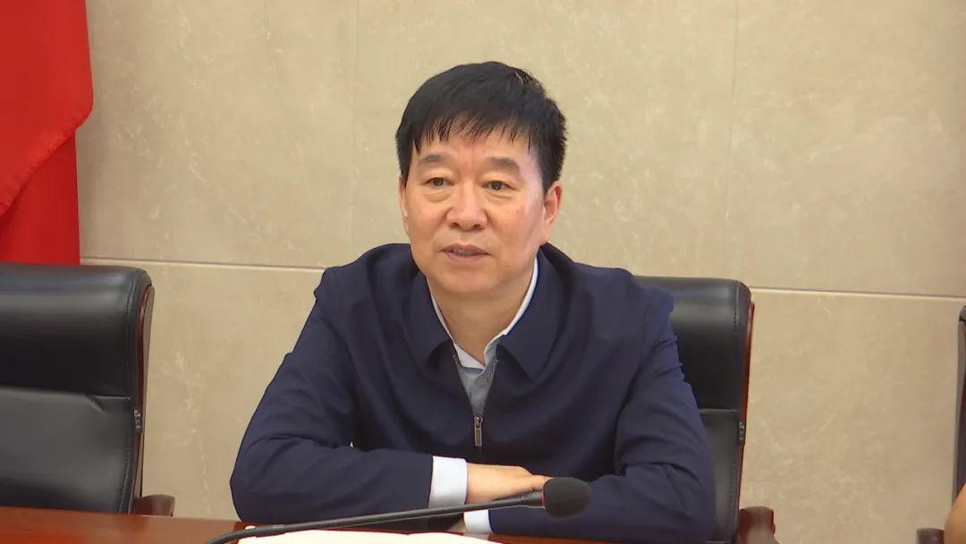 韦红革在龙钢公司和龙门镇调研时强调: 坚持走科技强企之路 高质量