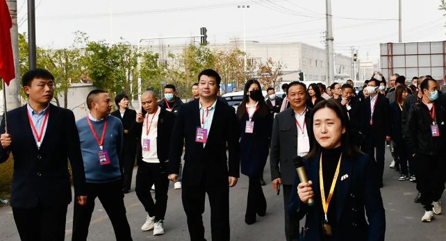 参观壹佰刀具工厂成都更新家具,天骄家具,新红鹰家具,四通瑞坤家具