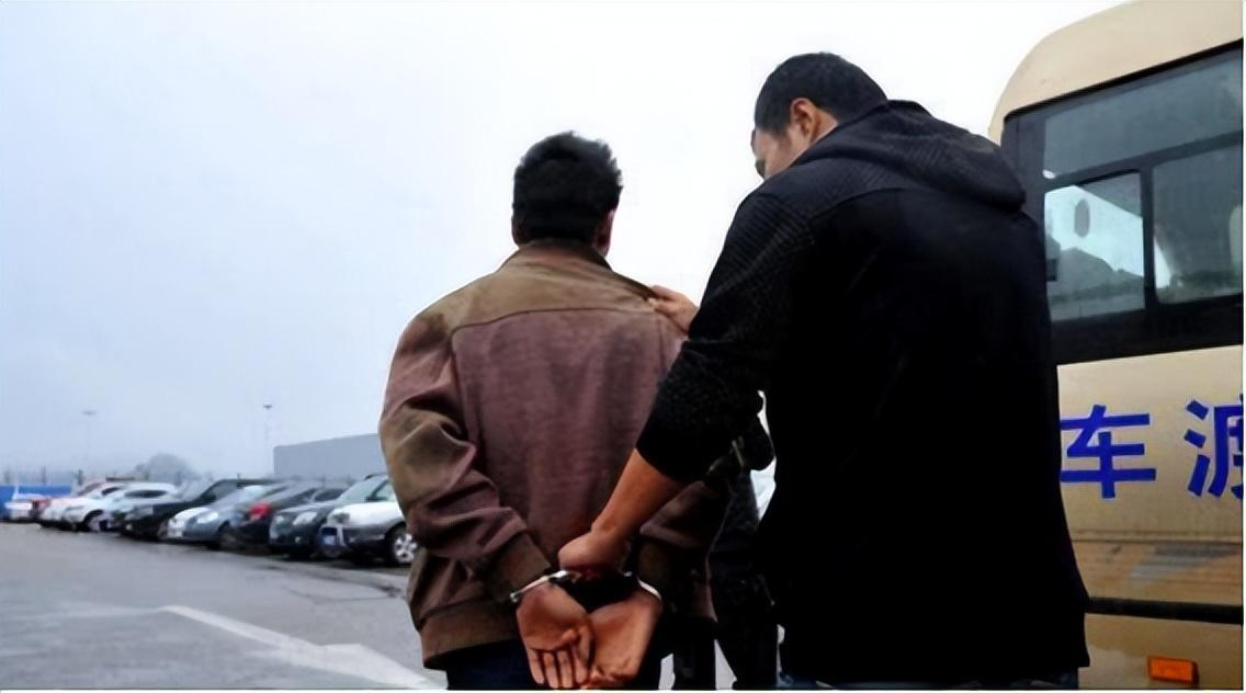 回顾人贩子彭洪菊拆散85个家庭逃亡被卖到山西老公折磨其11年