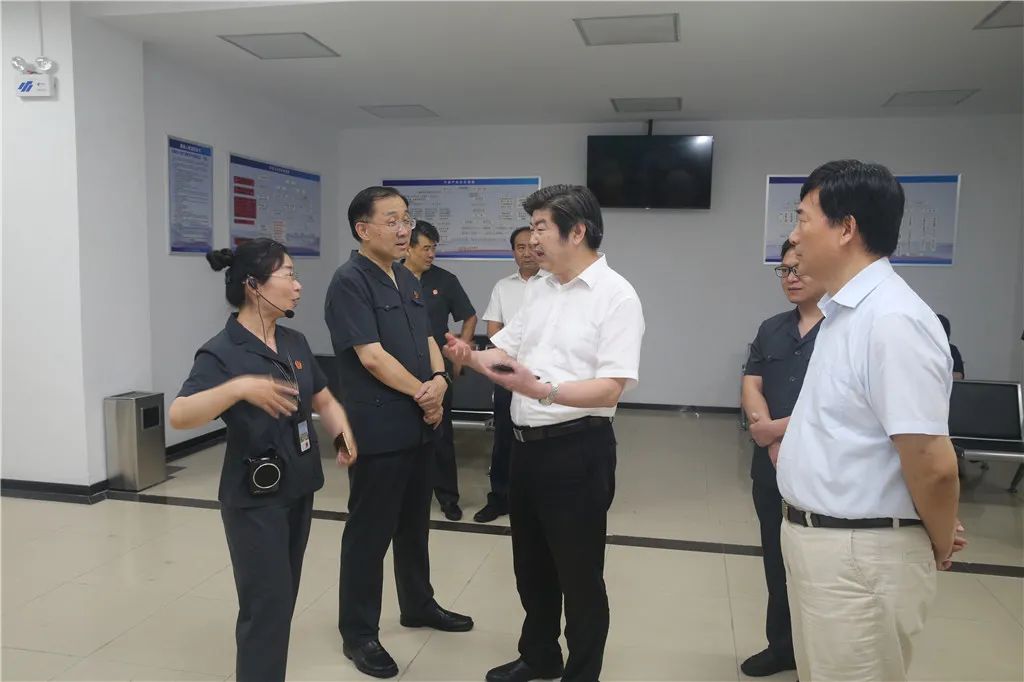 市人大常委会常务副主任张耀钢一行视察调研法院工作